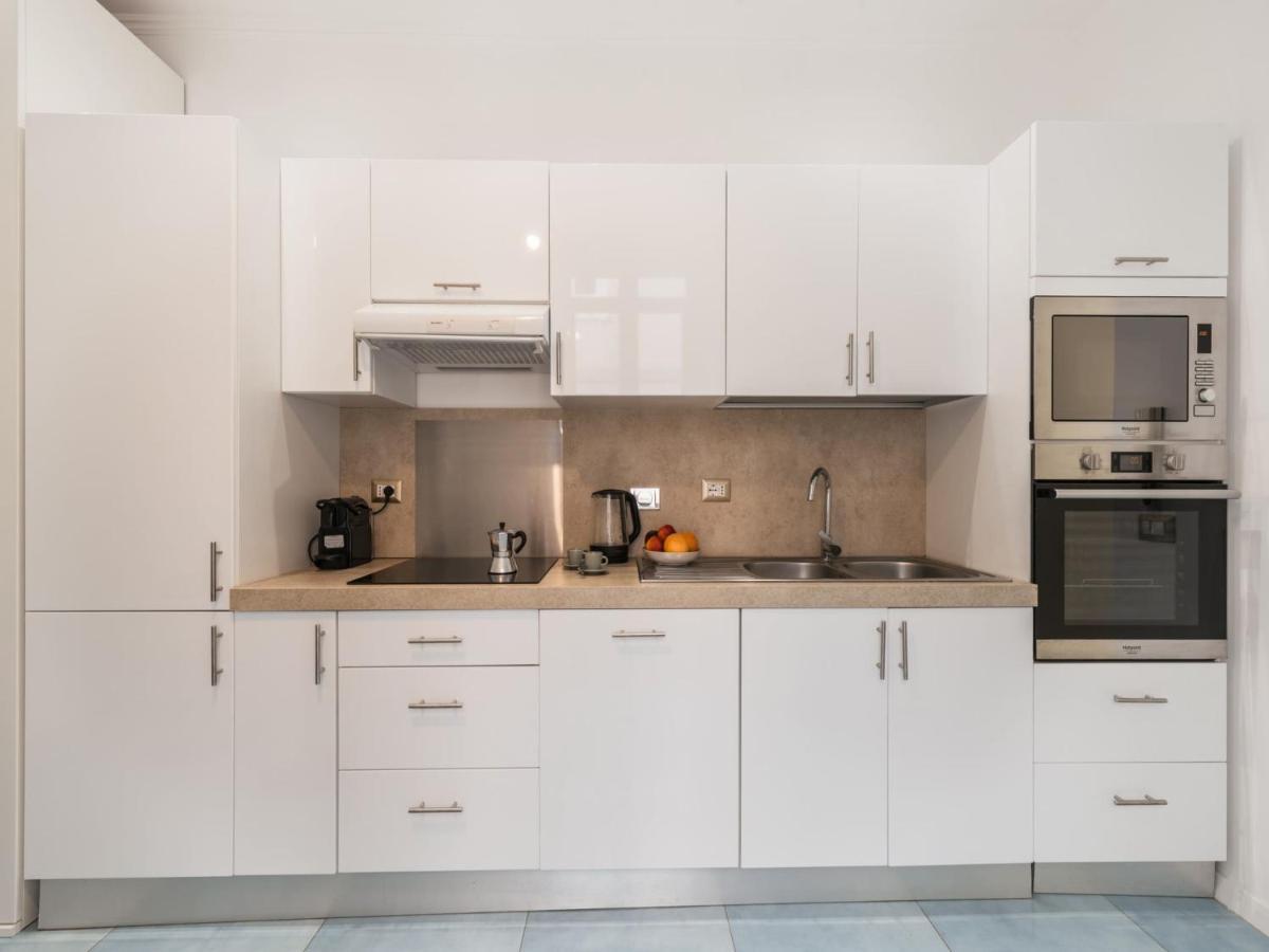 Aparthotel The Rent - Bright Flat Near San Pietro *