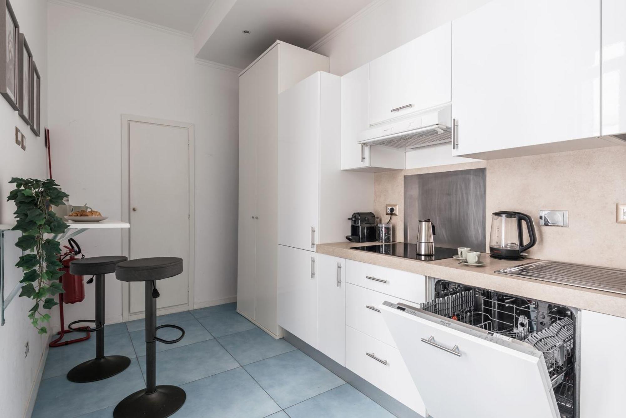 The Rent - Bright Flat Near San Pietro Apart-hotel