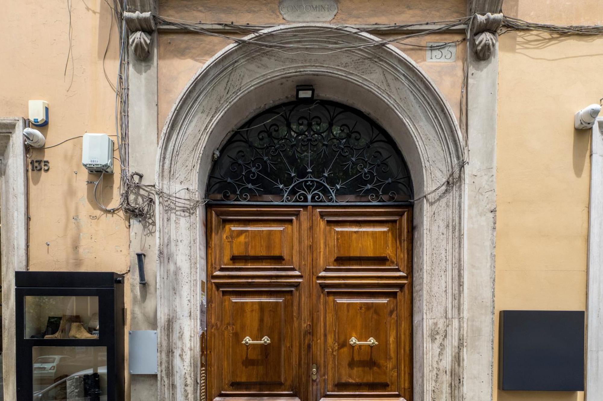 Apart-hotel The Rent - Bright Flat Near San Pietro